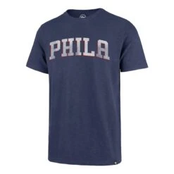 PHILADELPHIA 76ERS GRIT WORDMARK '47 SCRUM TEE